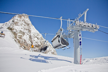 滑雪胜地俄罗斯索契的椅子升降