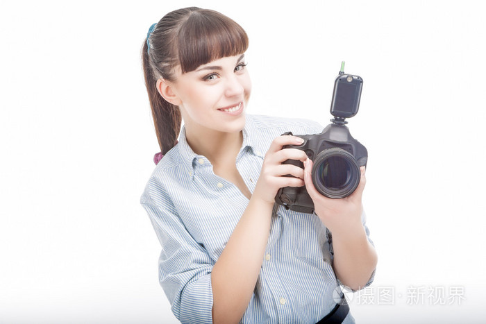 摄影师女人拿着单反相机在使用 photograp 之前
