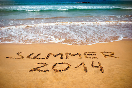 碑文湿砂 2014 年夏季。暑假的概念
