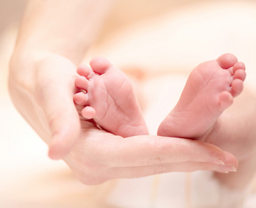 对女工生殖机能的小刚出生的婴儿脚手特写