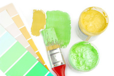 油漆刷和室内的油漆颜色选择
