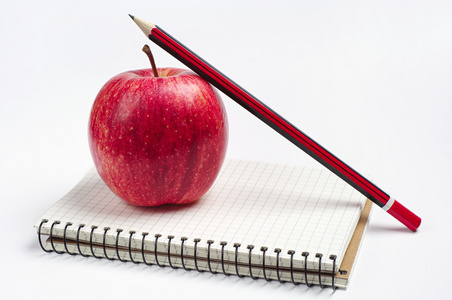 苹果，笔记本和铅笔