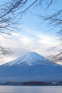 山富士和阿希湖