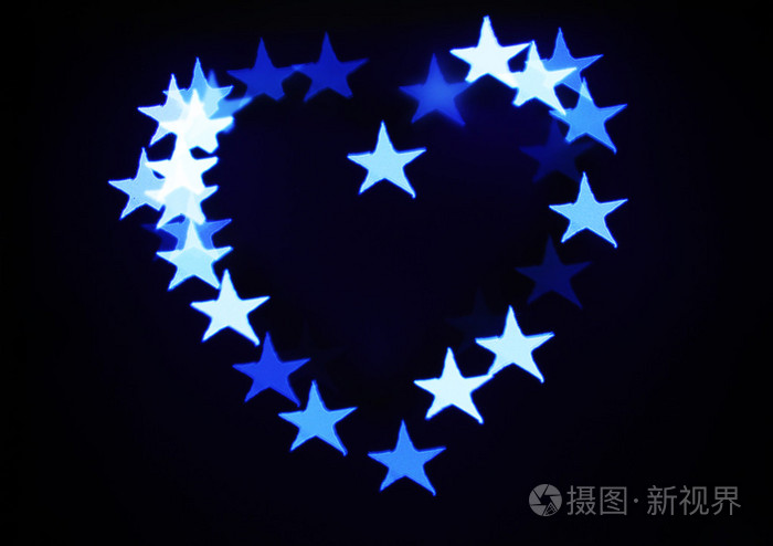 明亮的心散景背景