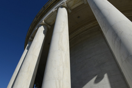 在华盛顿杰斐逊纪念堂在支柱