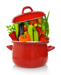 五颜六色的蔬菜烹饪锅孤立的白色背景上的红色