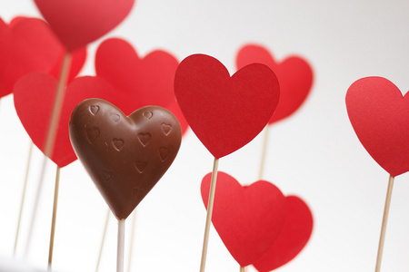 情人节那天的心，在一根棍子与心形巧克力
