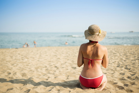 夏季海滩上的女人