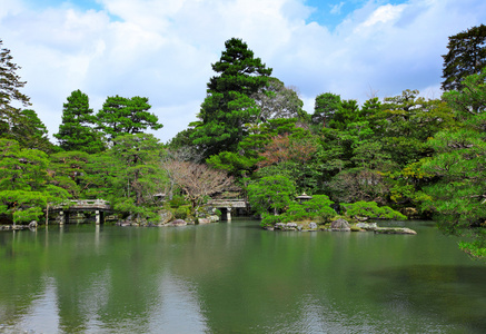 日式花园和池塘