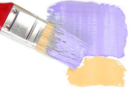 油漆刷和室内的油漆颜色选择图片
