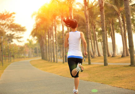 健康生活方式亚洲女子跑步