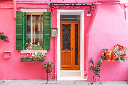 色彩缤纷的房子，采取在威尼斯布拉诺岛