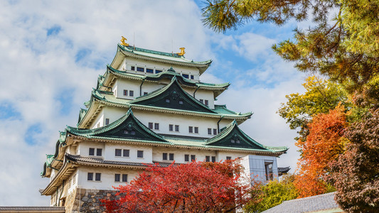 在秋天，在日本的名古屋城堡