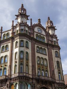 在匈牙利首都布达佩斯。历史建筑的典型建筑细节