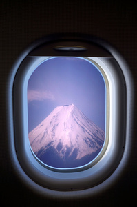 视图窗口飞机与富士山旅游日本