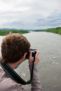 摄影师拍摄的一条河的图片