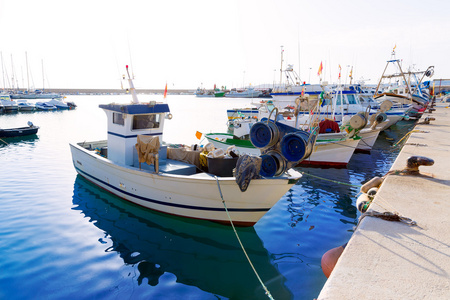 在西班牙阿利坎特港 javea xabia fisherboats