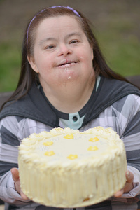 生日蛋糕的女人