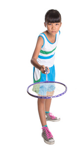 年轻的女孩打羽毛球