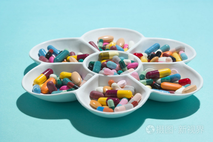 在桌子上的药照片-正版商用图片1fdy1o-摄图新视界
