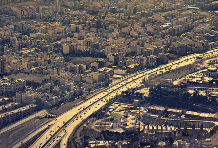 在德黑兰的主要公路的鸟瞰图