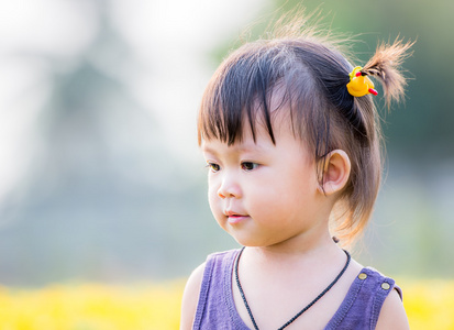 小小的亚洲女孩