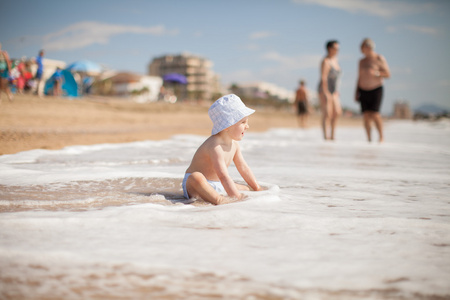 Nio en la playa