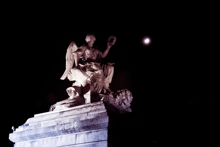 凡尔赛宫夜雕塑纪念碑
