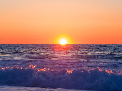日落时分的阿基莱夫卡达扬尼斯海滩