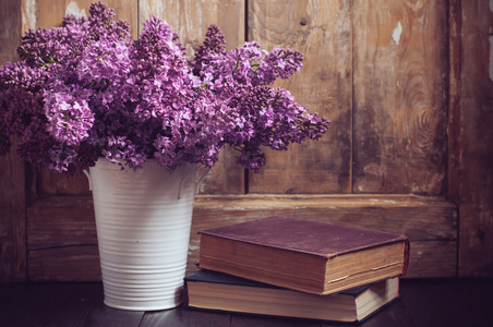 老式束紫丁香花