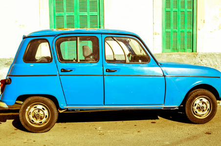 蓝色的旧车