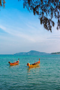 与长尾船在普吉岛海景