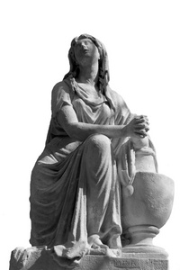 妇女在墓上的雕像