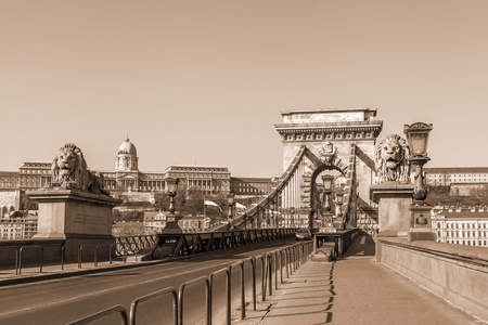 在匈牙利首都布达佩斯。在多瑙河链桥的视图
