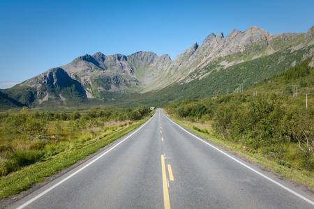 景区道路和美丽山在挪威