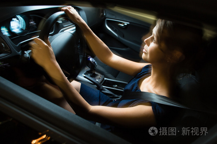 女人开车