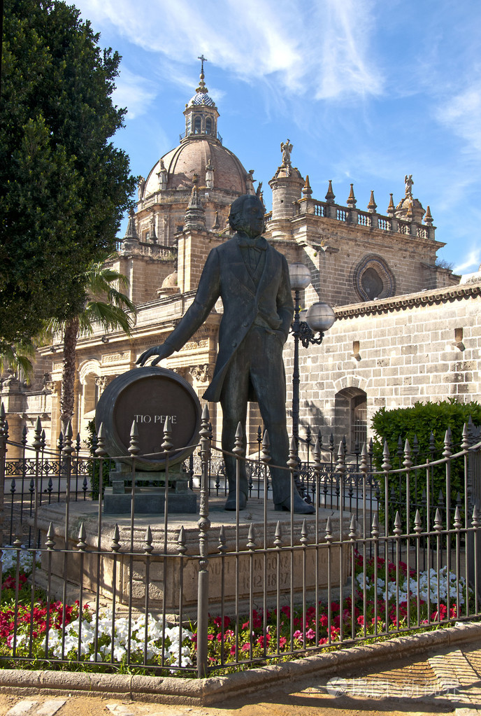 大教堂位于圣萨尔瓦多市的赫雷斯德拉弗龙特拉