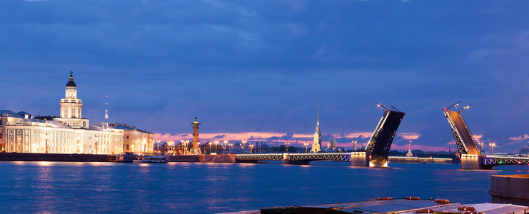 绘制桥梁在圣彼得堡市的看法
