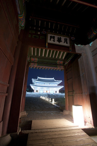 韩国景福宫的夜景照片