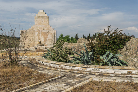波斯人的巨大坟墓伊兹密尔