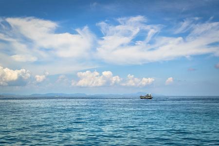 海上钓鱼船