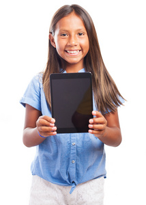 微笑女孩显示平板电脑