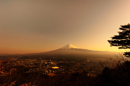 富士山，富士山在夕阳