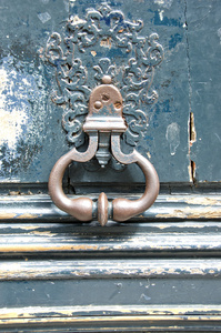 旧门上的古董门环