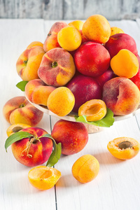 杏 油桃和土星桃子