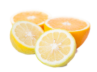 切的橙子和柠檬的静物写生