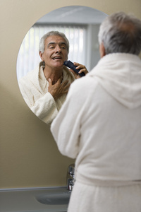 高级男人剃须