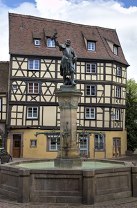 拉扎尔 de schwendi 青铜雕像的喷泉。法国科尔马