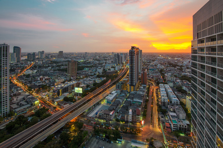 曼谷城市夜景与漂亮的天空