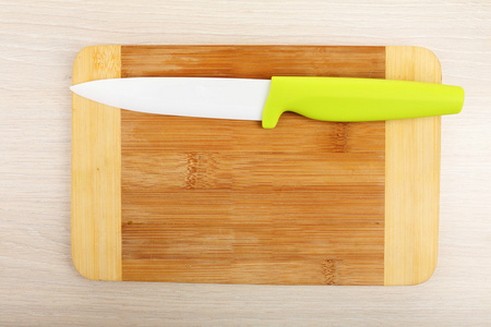 厨房用刀和切菜板